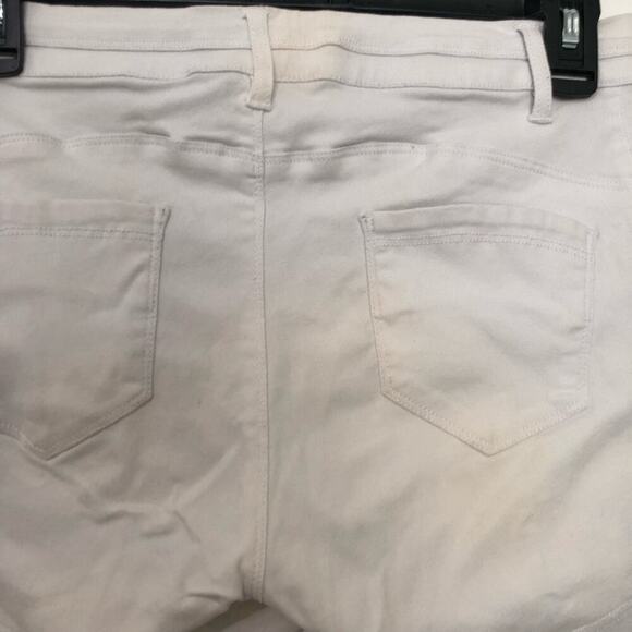Body By Us Women's Denim Shorts Stretch Flat‎ Front Pockets White Size Large - Picture 6 of 7